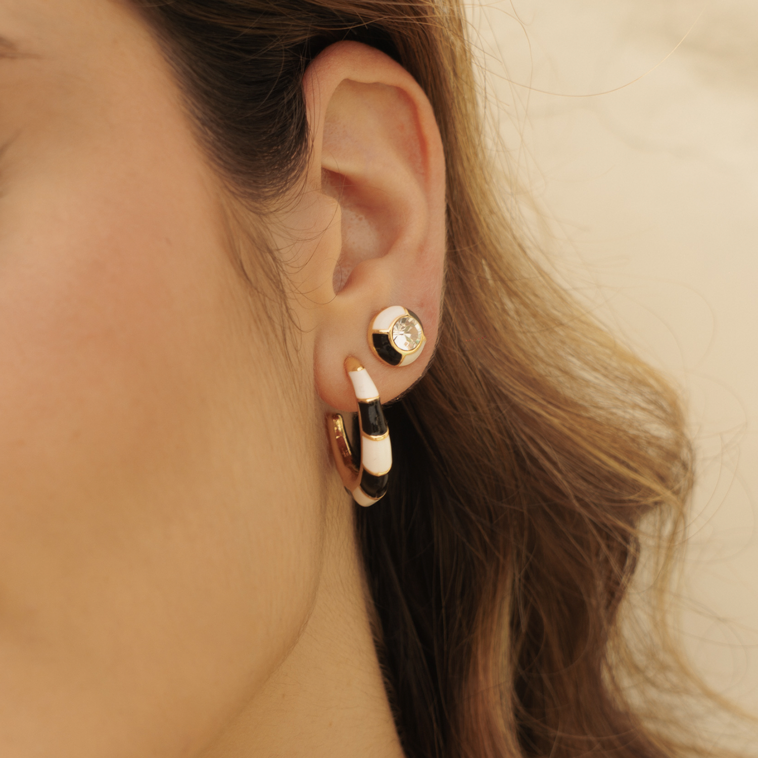 ME FLIPA STUDS - WHITE BLACK