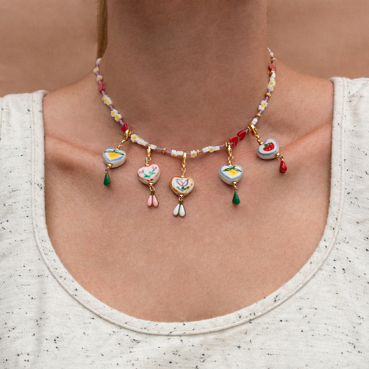 BLUSH DAISY NECKLACE