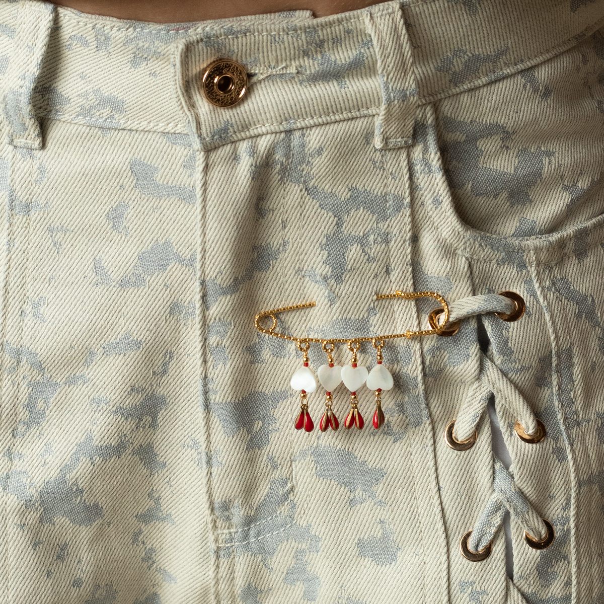 HEART QUEEN BROOCH