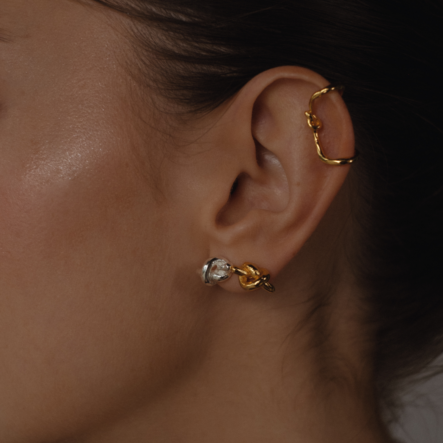 GOLD LOOP EAR CUFF