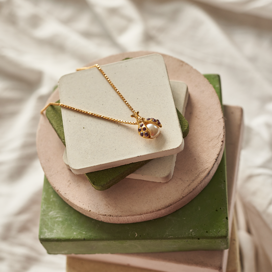 LADYBUG NECKLACE - The Garden Architects, Necklaces para mujer - Pajarolimon Colombia
